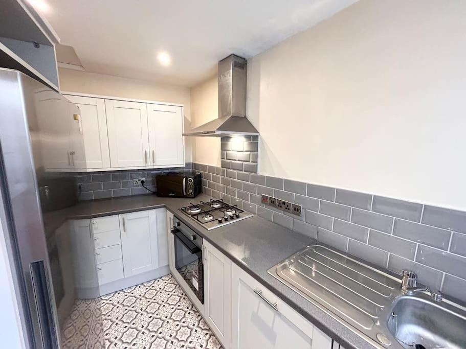 Snug Central Belfast Home, 2 Minutes From Ormeau Park! Εξωτερικό φωτογραφία