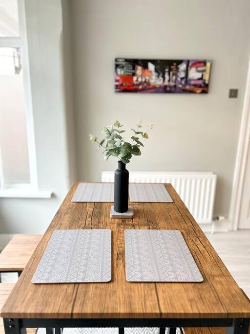 Snug Central Belfast Home, 2 Minutes From Ormeau Park! Εξωτερικό φωτογραφία