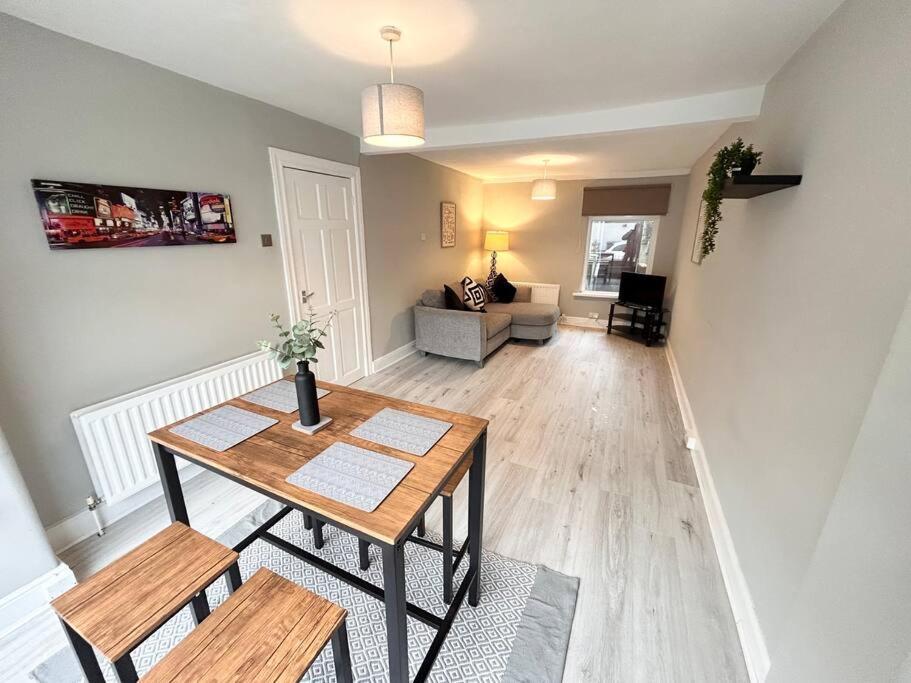 Snug Central Belfast Home, 2 Minutes From Ormeau Park! Εξωτερικό φωτογραφία