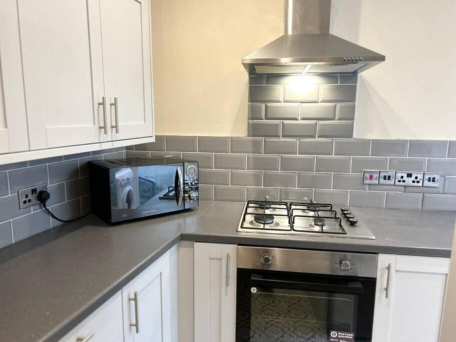 Snug Central Belfast Home, 2 Minutes From Ormeau Park! Εξωτερικό φωτογραφία