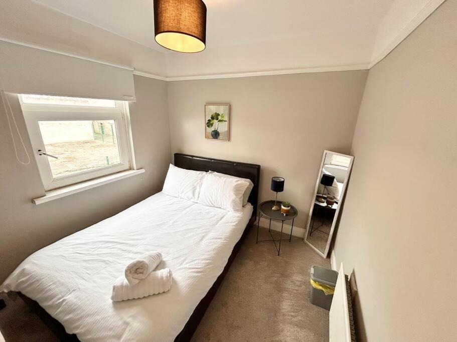 Snug Central Belfast Home, 2 Minutes From Ormeau Park! Εξωτερικό φωτογραφία