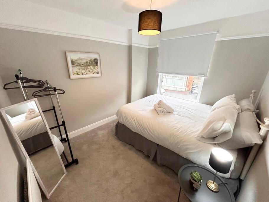 Snug Central Belfast Home, 2 Minutes From Ormeau Park! Εξωτερικό φωτογραφία