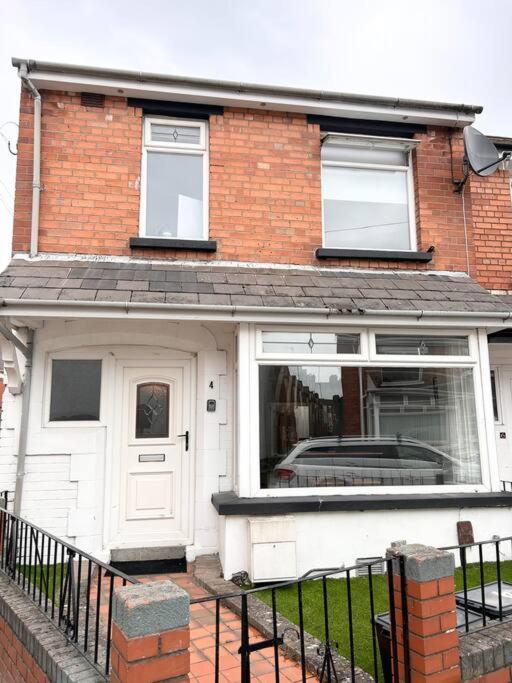 Snug Central Belfast Home, 2 Minutes From Ormeau Park! Εξωτερικό φωτογραφία
