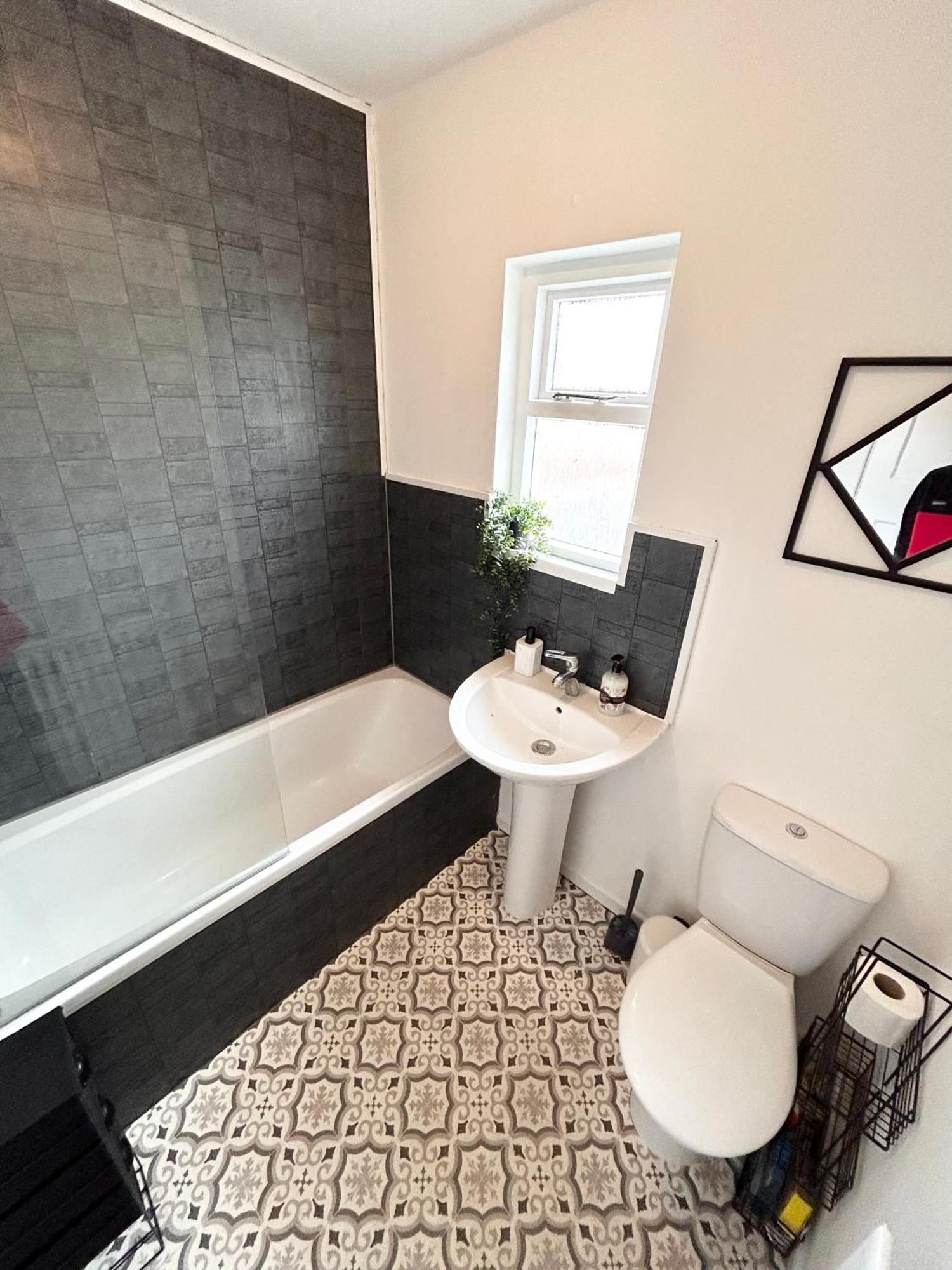 Snug Central Belfast Home, 2 Minutes From Ormeau Park! Εξωτερικό φωτογραφία